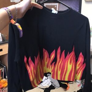 Longed sleeved, fire crop top